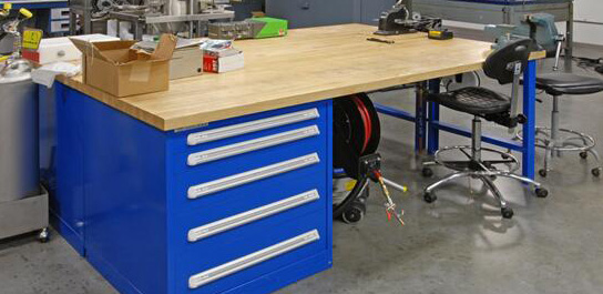 浦豐柜業(yè)幫助中國重汽動力公司設(shè)計鉗工工作臺